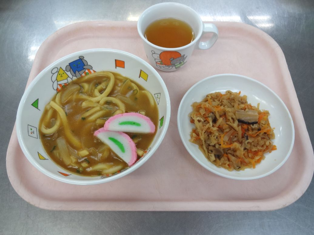 こども園の給食「<span>カレーうどん 切干大根煮 蒸しパン </span>」