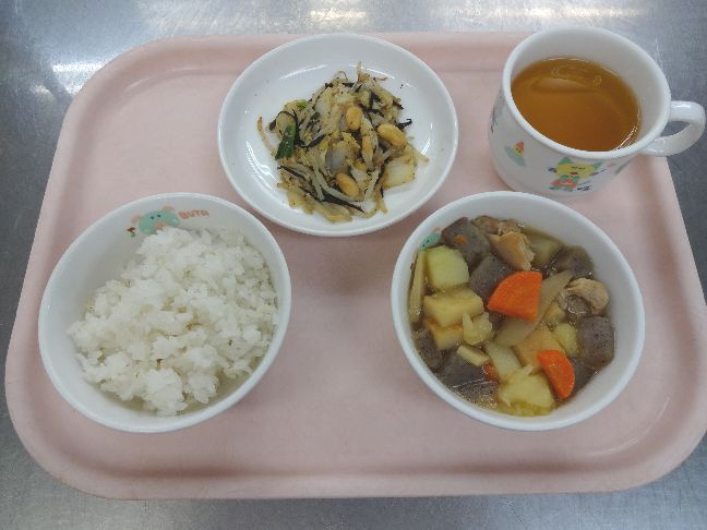 こども園の給食「<span>ごはん 鶏の旨煮 ごま和え</span>」