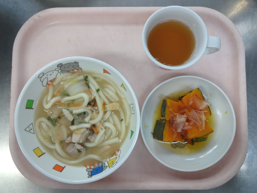 こども園の給食「<span>ちゃんこうどん 南瓜の煮物 ピザトースト</span>」