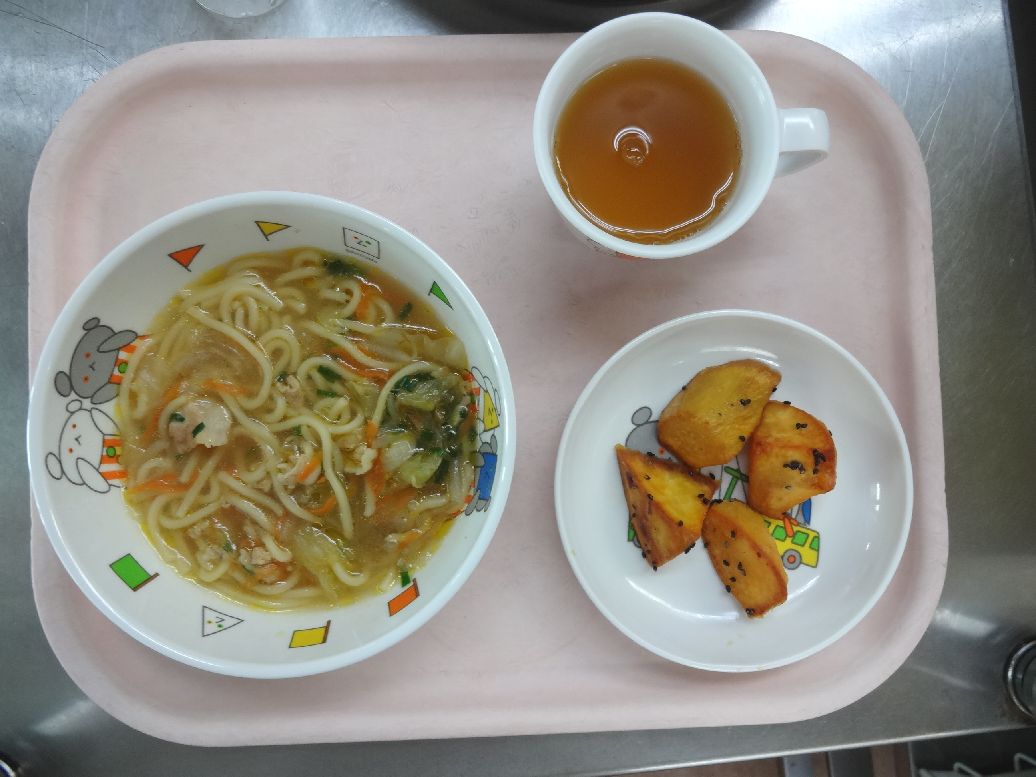 こども園の給食「<span>ちゃんぽん麺 大学芋 手作りクッキー</span>」