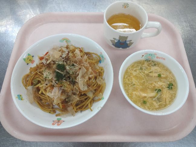 こども園の給食「<span>焼そば かきたま汁</span>」