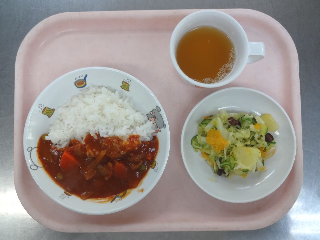 こども園の給食「<span>ハヤシライス フルーツサラダ こふき芋 </span>」