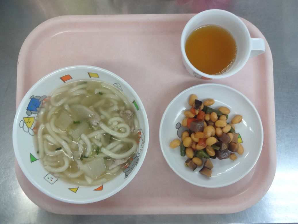 こども園の給食「<span>あんかけうどん 五目豆 中華まんじゅう </span>」