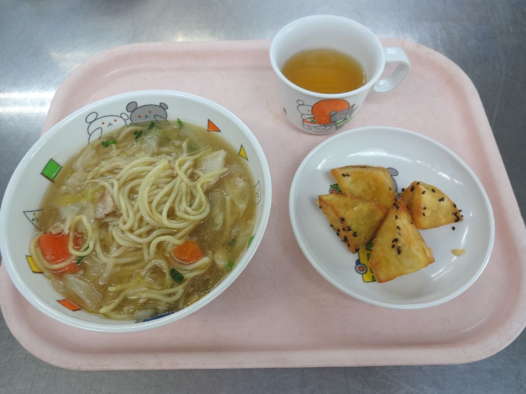 こども園の給食「<span>ちゃんぽん麺 大学芋 ラスク</span>」