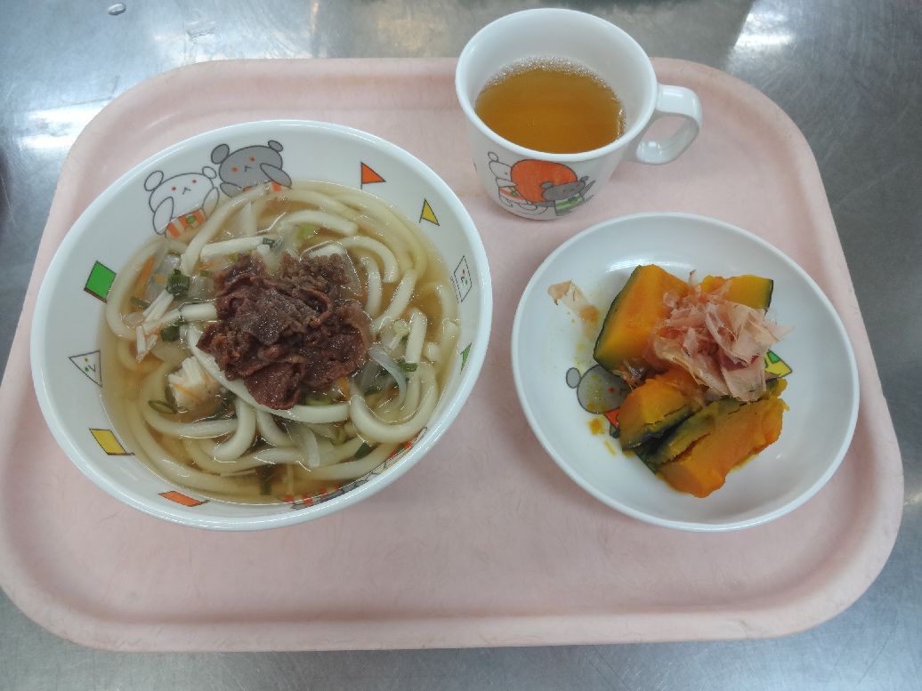 こども園の給食「<span>肉うどん 南瓜の土佐煮 五平もち</span>」