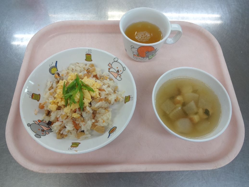 こども園の給食「<span>散らし寿司 五目汁 にゅうめん</span>」