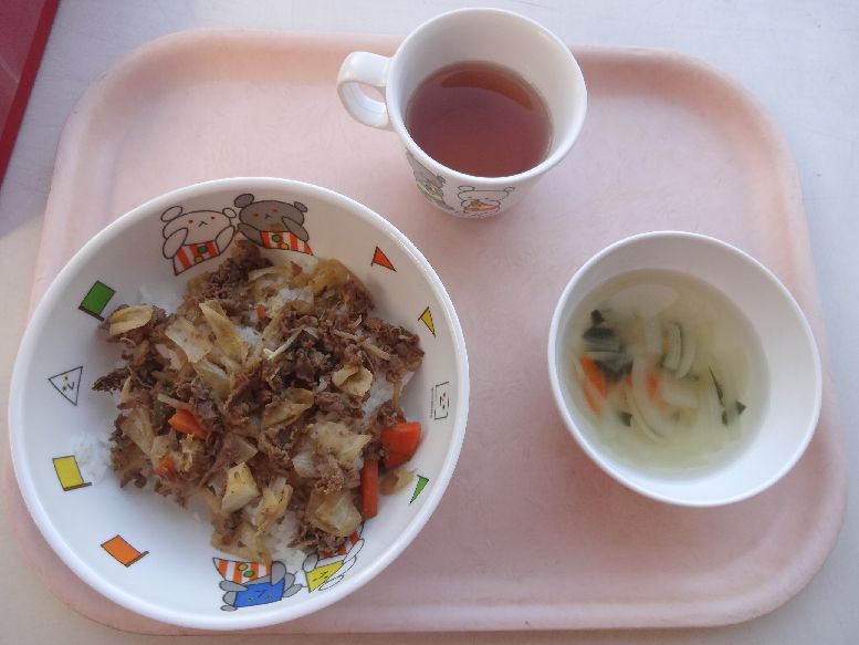 こども園の給食「<span>焼肉丼 中華スープ</span>」