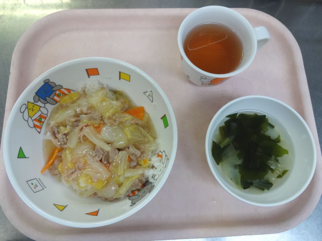 こども園の給食「<span>中華丼 わかめスープ</span>」