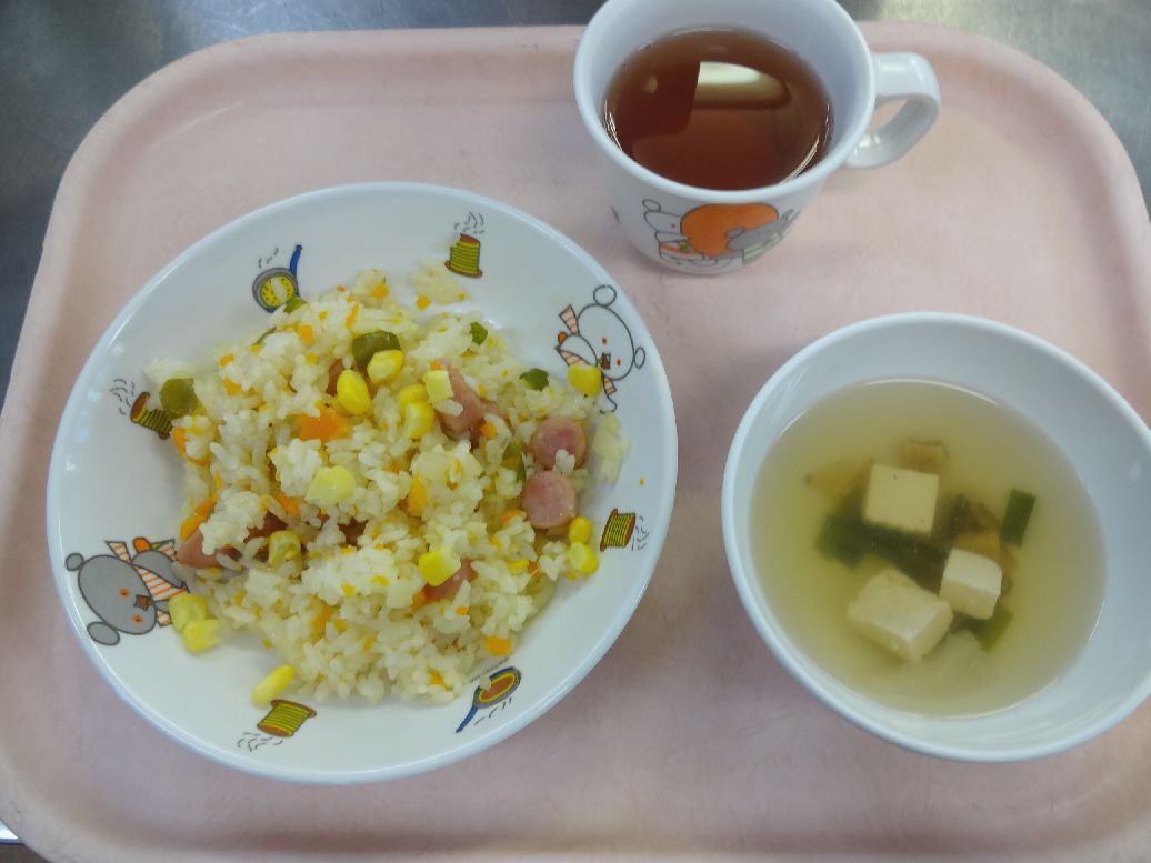 こども園の給食「<span>チャーハン 中華スープ</span>」
