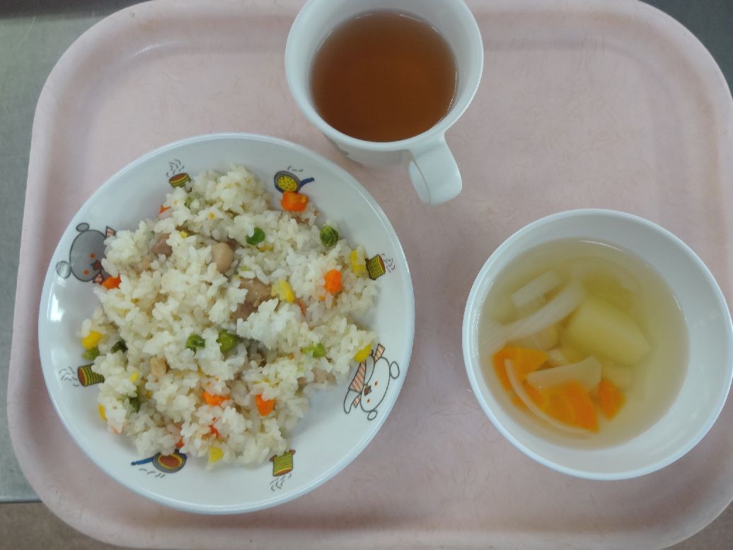 こども園の給食「<span>ピラフ 具だくさんスープ</span>」