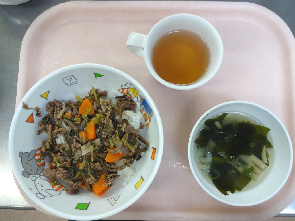 こども園の給食「<span>ビビンバ風ごはん 中華スープ</span>」
