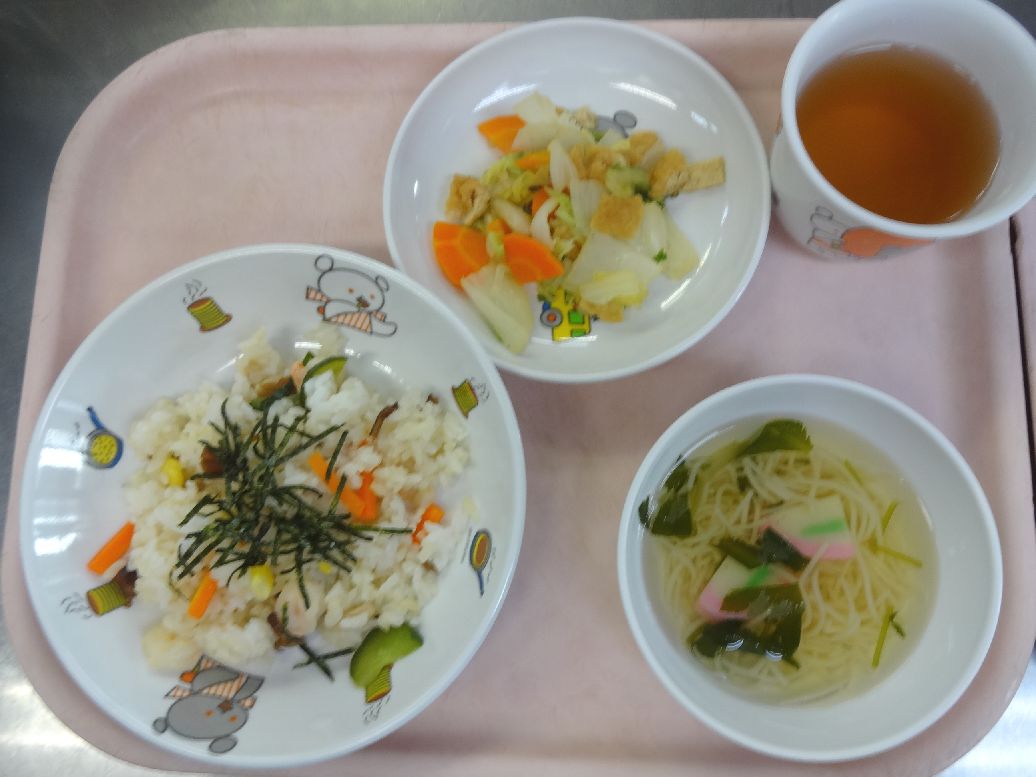 こども園の給食「<span>散らし寿司 白菜の和え物 にゅうめん汁</span>」