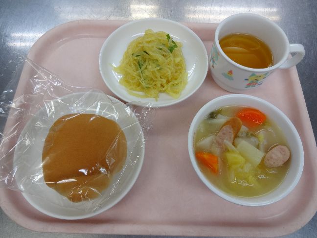 こども園の給食「<span>パン ポトフ 春雨のカレー炒め</span>」