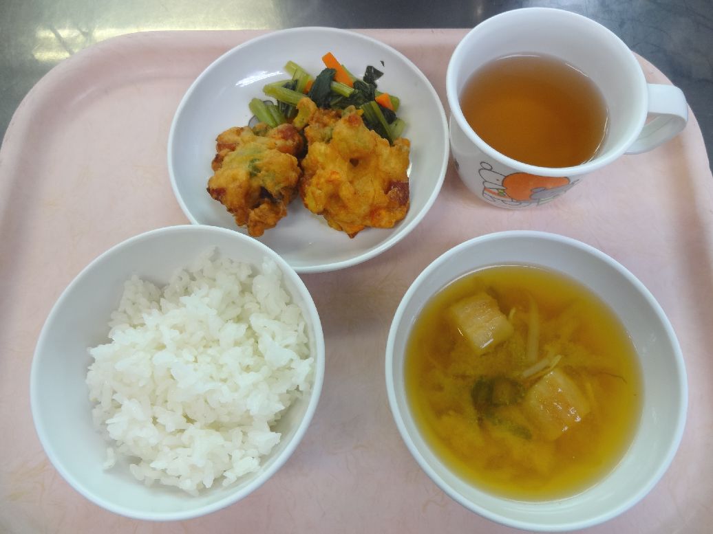 こども園の給食「<span>ご飯 かいじゅう揚げ 小松菜のポン酢和え 味噌汁</span>」