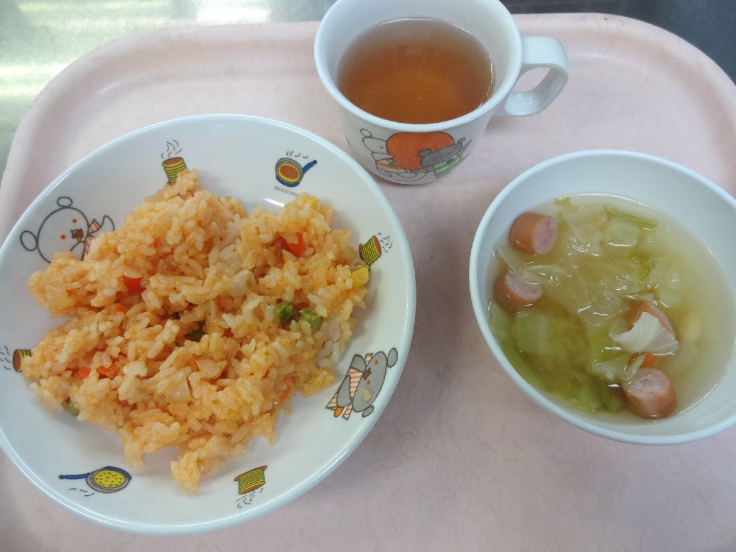 こども園の給食「<span>チキンライス 具だくさんスープ</span>」