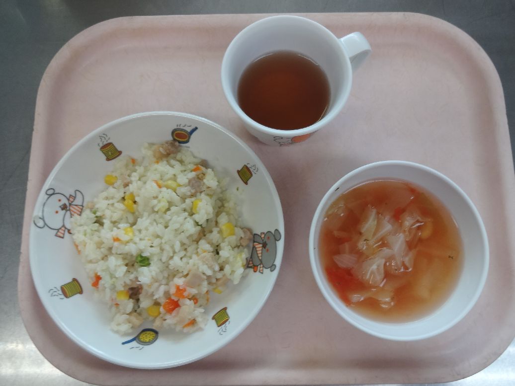 こども園の給食「<span>ピラフ トマトスープ</span>」