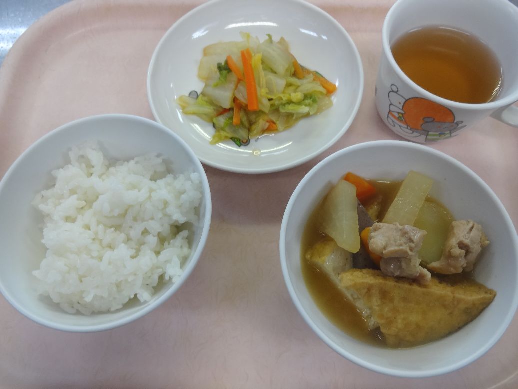こども園の給食「<span>ご飯 おでん 白菜のポン酢和え みかん</span>」