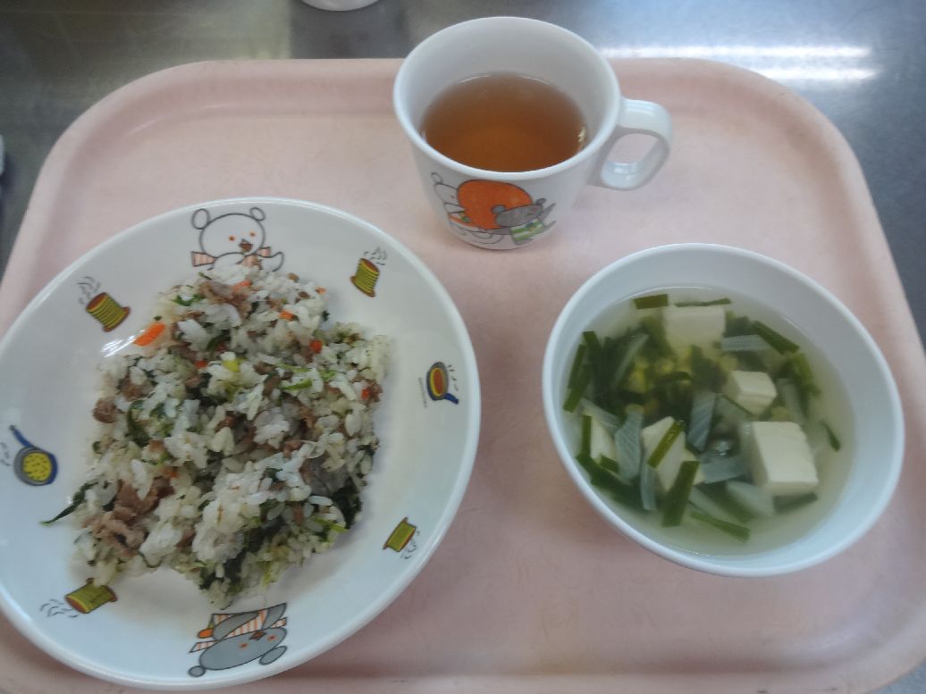 こども園の給食「<span>ビビンバ風ごはん 中華スープ  五目豆腐丼</span>」