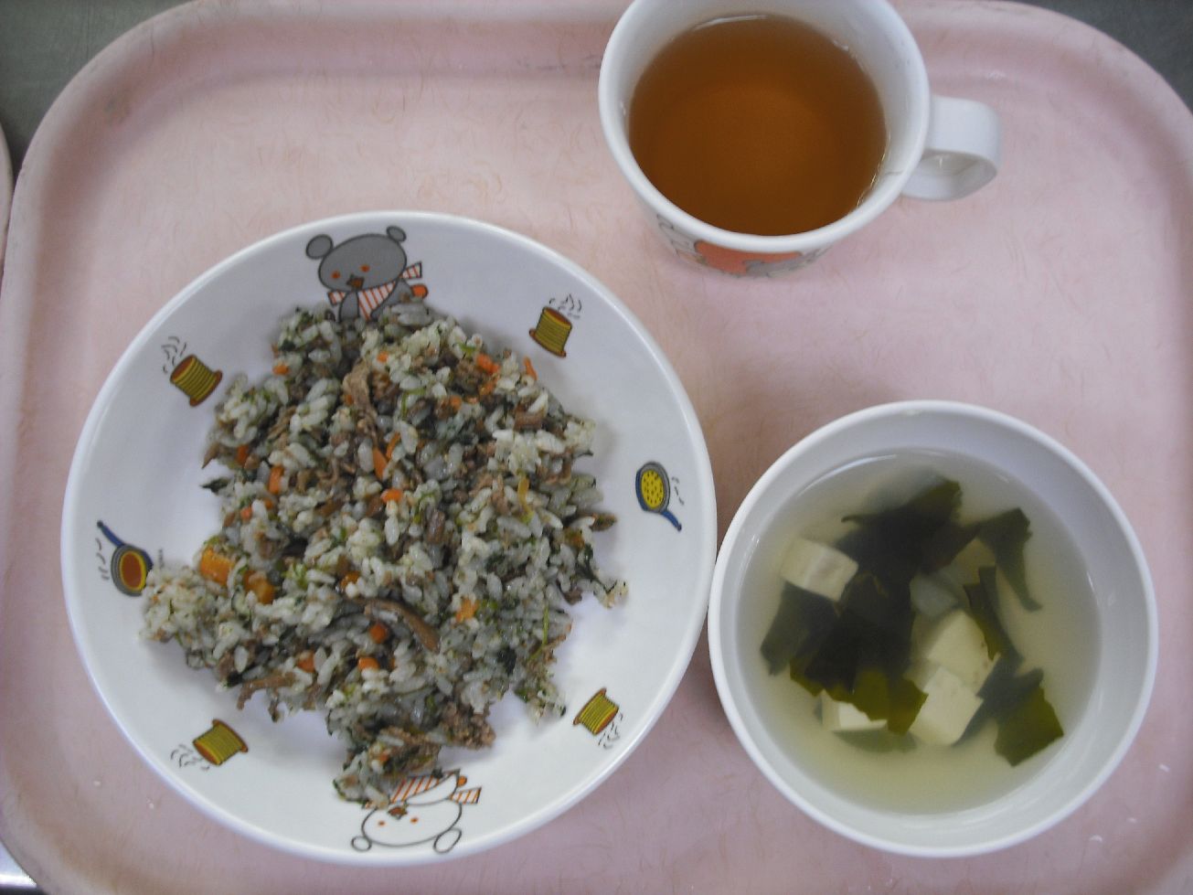 こども園の給食「<span>ビビンバ風ごはん 豆腐のスープ  ご飯</span>」