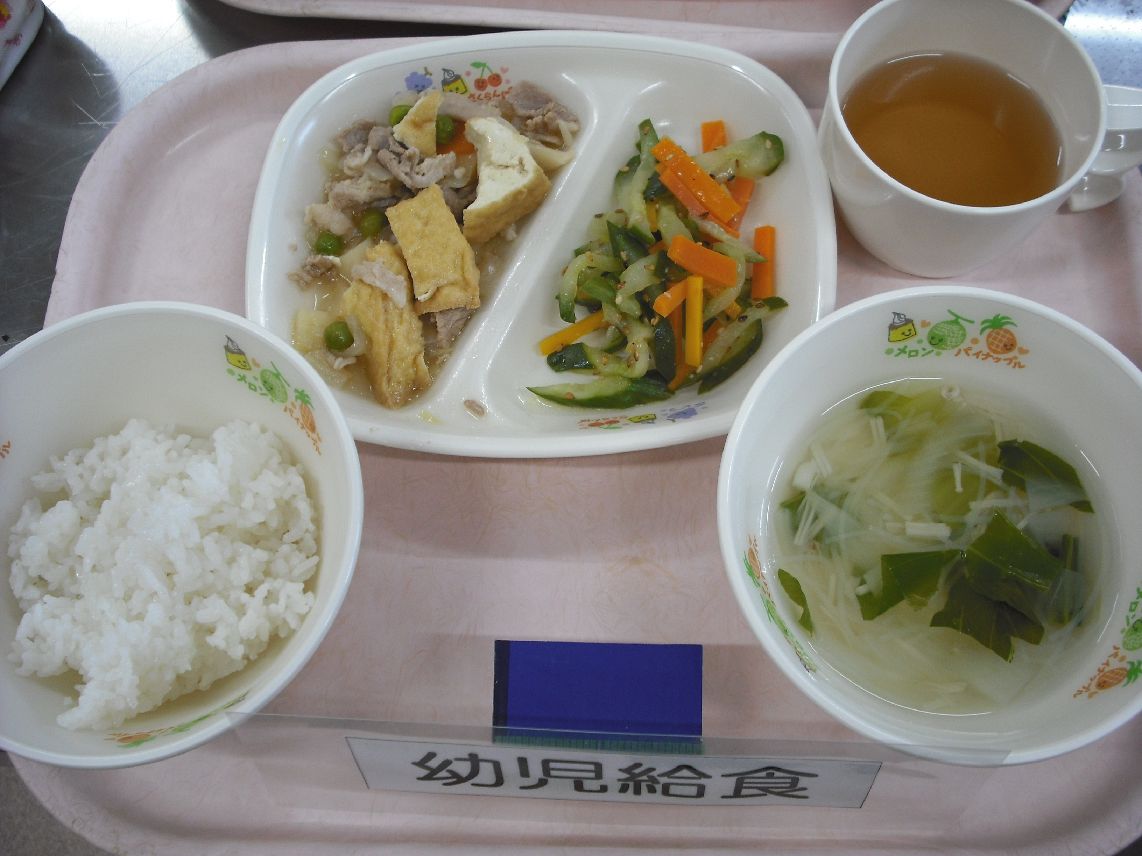 こども園の給食「<span>ご飯 ジャージャン豆腐 華風きゅうり</span>」