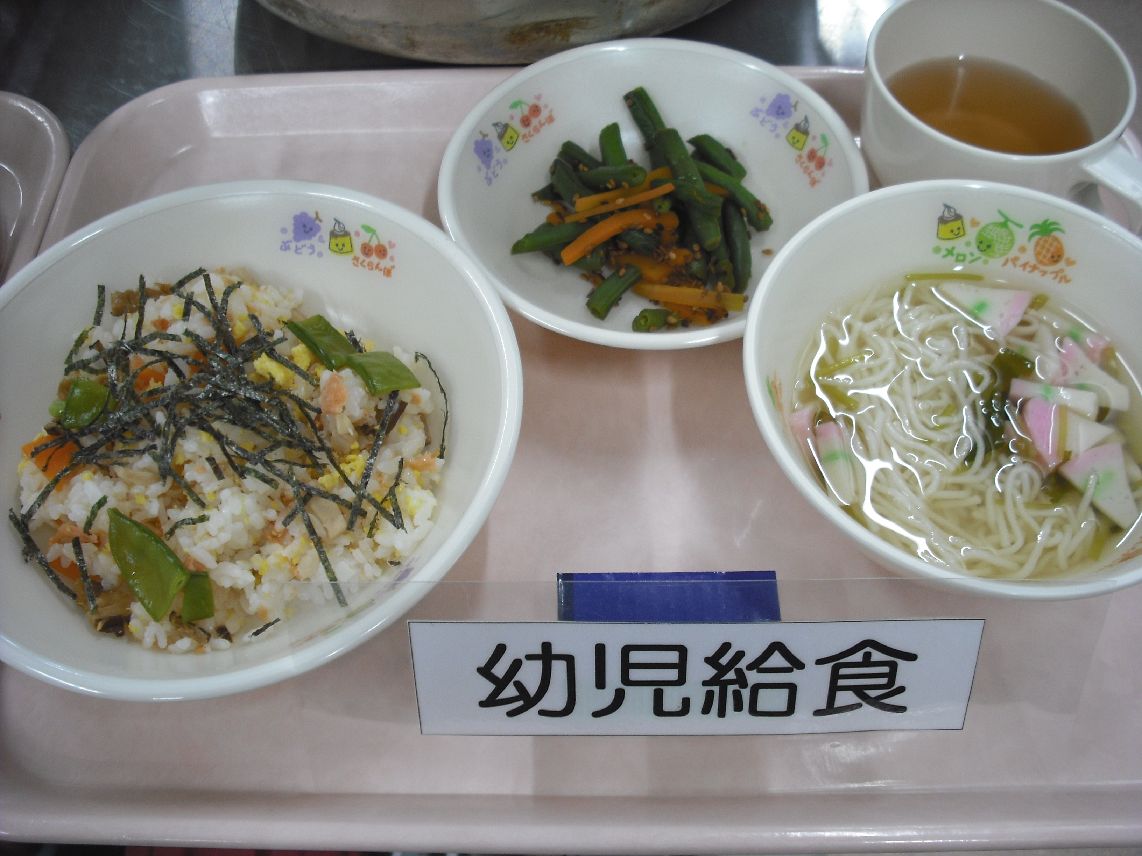 こども園の給食「<span>散らし寿司 インゲンのごま和え にゅうめん汁</span>」