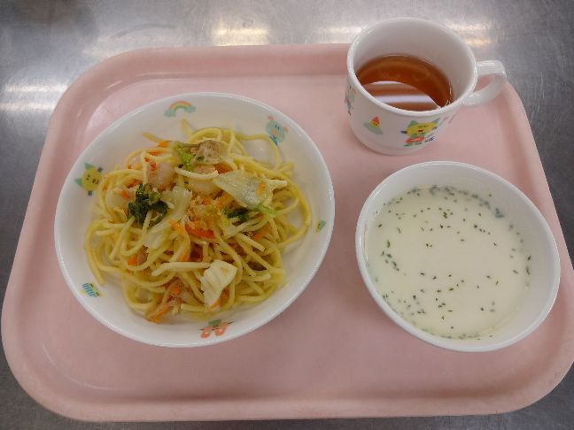 こども園の給食「<span>シーフードスパゲティ、ポテトのポタージュ</span>」