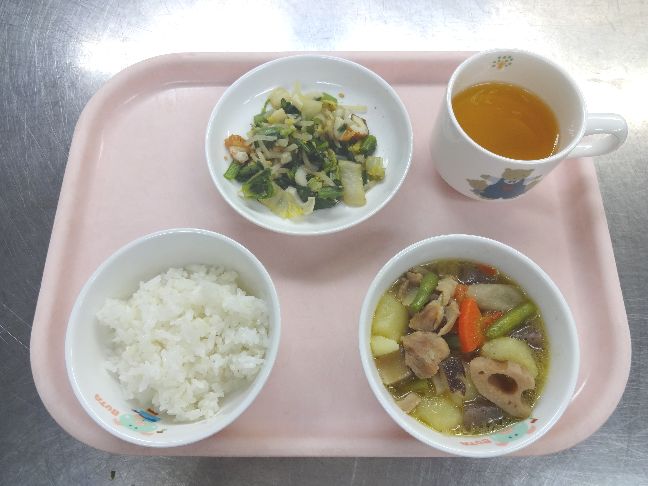 こども園の給食「<span>ごはん　筑前煮　ごま和え</span>」