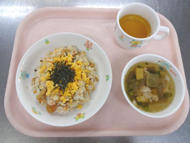 こども園の給食「<span>散らし寿司　五目汁</span>」