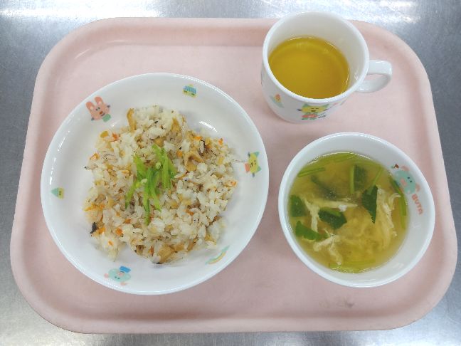 こども園の給食「<span>子きつね寿司　かきたま汁</span>」