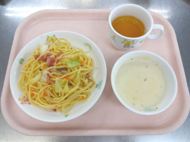 こども園の給食「<span>和風スパゲティ　コーンポタージュ</span>」