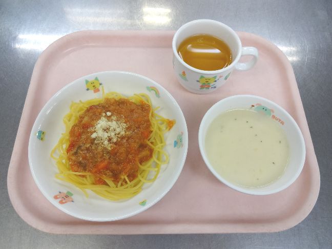 こども園の給食「<span>ミートスパゲティ　じゃがいものポタージュ</span>」