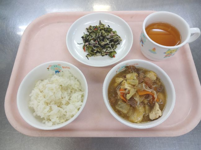 こども園の給食「<span>ごはん　すき焼き風煮　酢の物</span>」