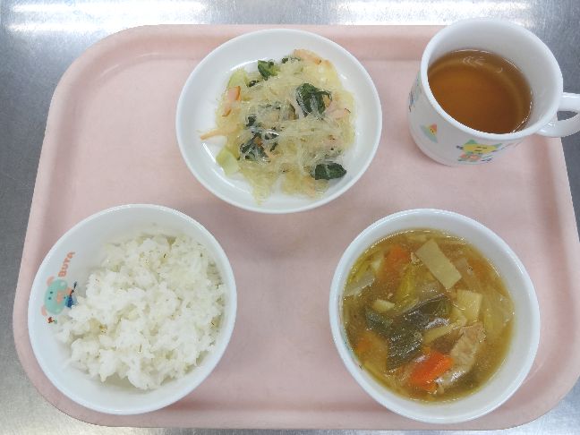 こども園の給食「<span>ごはん　八宝菜　華風和え</span>」