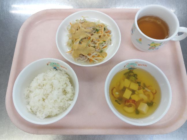 こども園の給食「<span>ごはん　冷しゃぶ　すまし汁</span>」