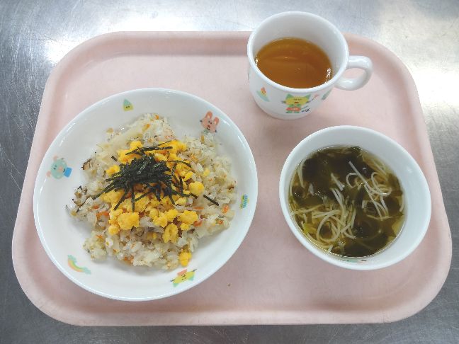 こども園の給食「<span>散らし寿司 そうめん汁 粉ふき芋</span>」