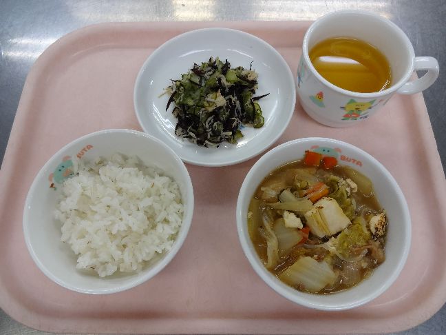 こども園の給食「<span>ごはん すきやき風煮 酢の物</span>」