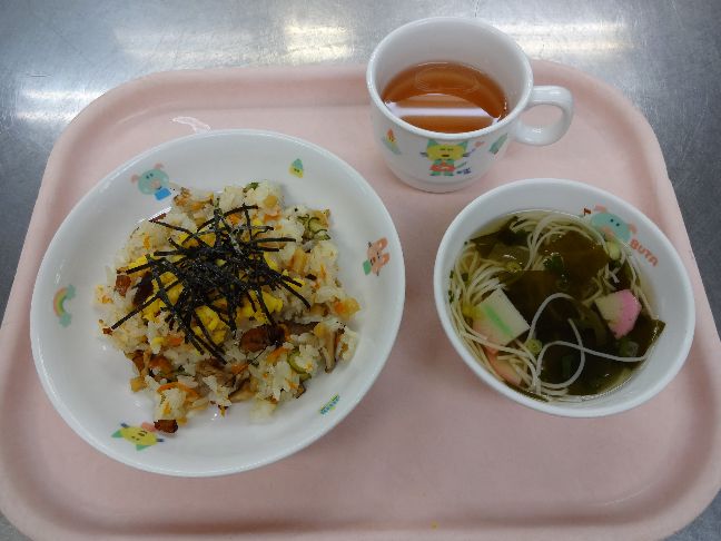 こども園の給食「<span>あなご寿司 そうめん汁</span>」