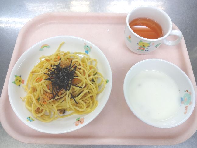こども園の給食「<span>スパゲッティ レーズンヨーグルト</span>」