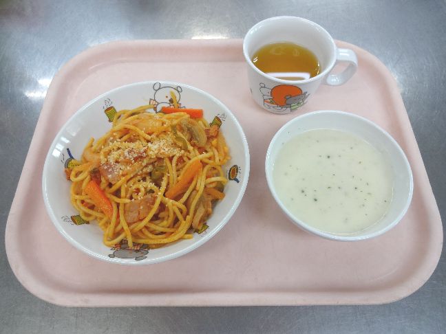 こども園の給食「<span>イタリアンスパゲティ じゃが芋のポタージュ ラスク</span>」