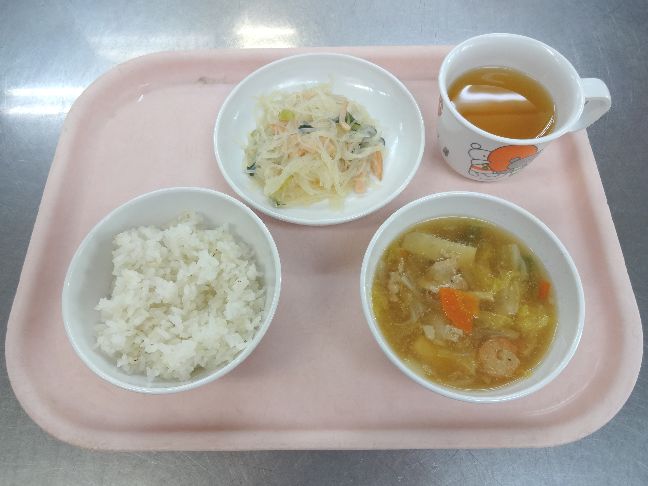 こども園の給食「<span>ごはん 八宝菜 華風和え 菓子</span>」