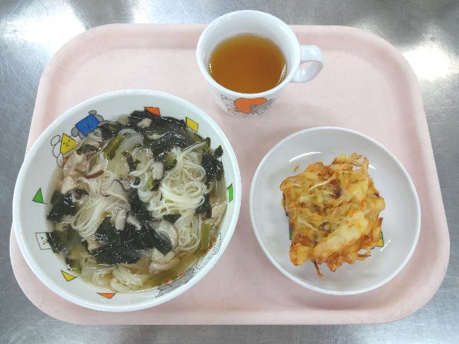 こども園の給食「<span>にゅうめん かきあげ ホットケーキ</span>」