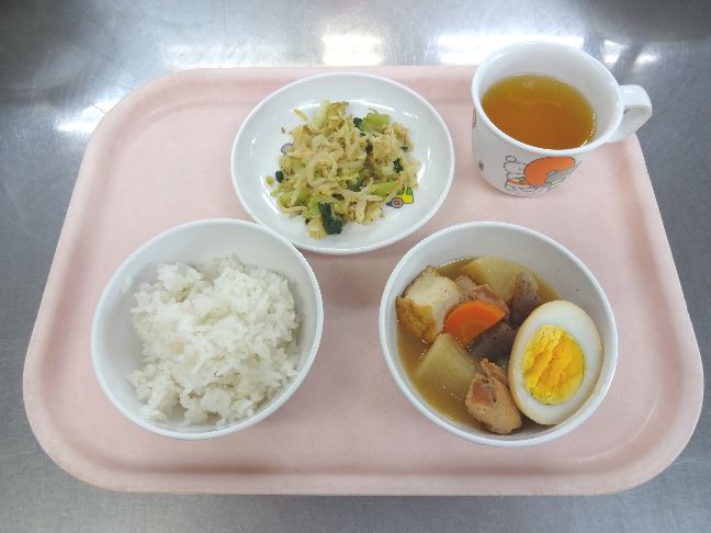 こども園の給食「<span>ごはん 味噌おでん ごま和え 菓子</span>」