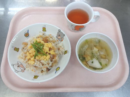 こども園の給食「<span>ちらし寿し 五目汁 フライドポテト</span>」