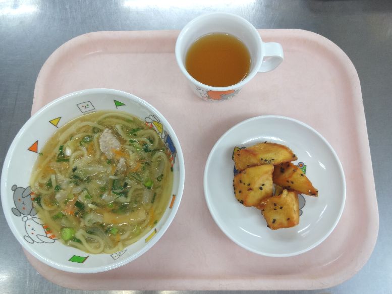 こども園の給食「<span>ちゃんぽん麺 大学芋 おぐらサンド</span>」
