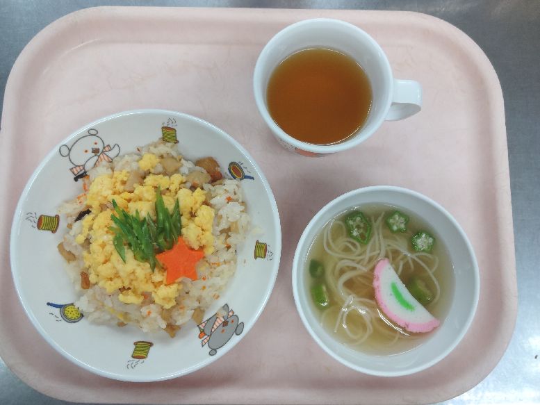 こども園の給食「<span>七夕ずし そうめん汁 菓子	</span>」