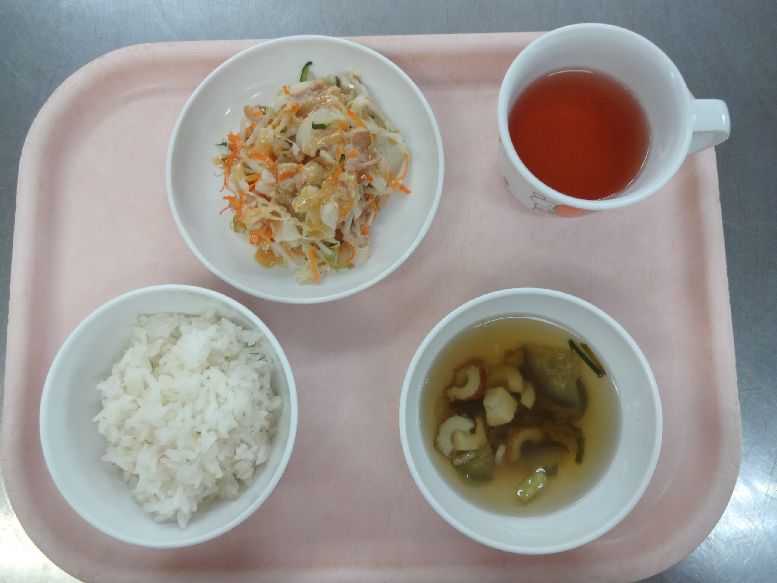 こども園の給食「<span>ごはん 冷しゃぶ すまし汁 グレープゼリー</span>」