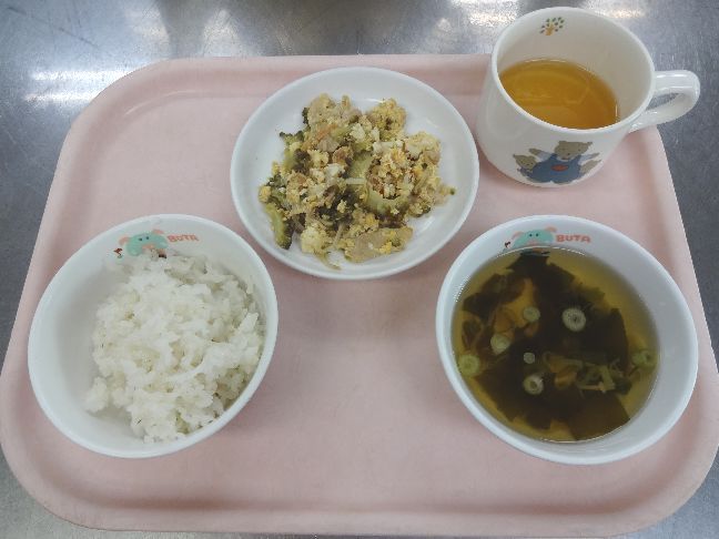 こども園の給食「<span>ごはん ゴーヤチャンプル すまし汁</span>」