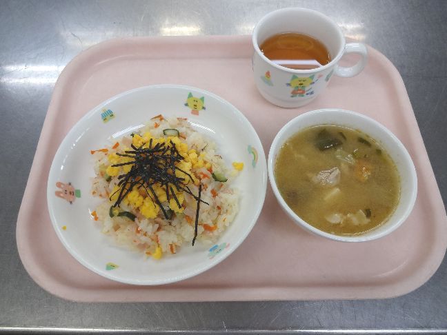 こども園の給食「<span>はいから寿し 豚汁</span>」